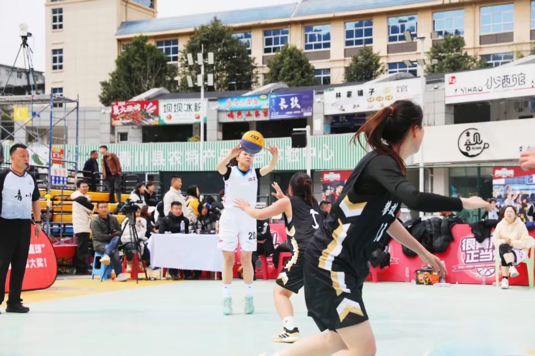 女子篮球赛场燃爆民族豪强横扫重兵的简单介绍