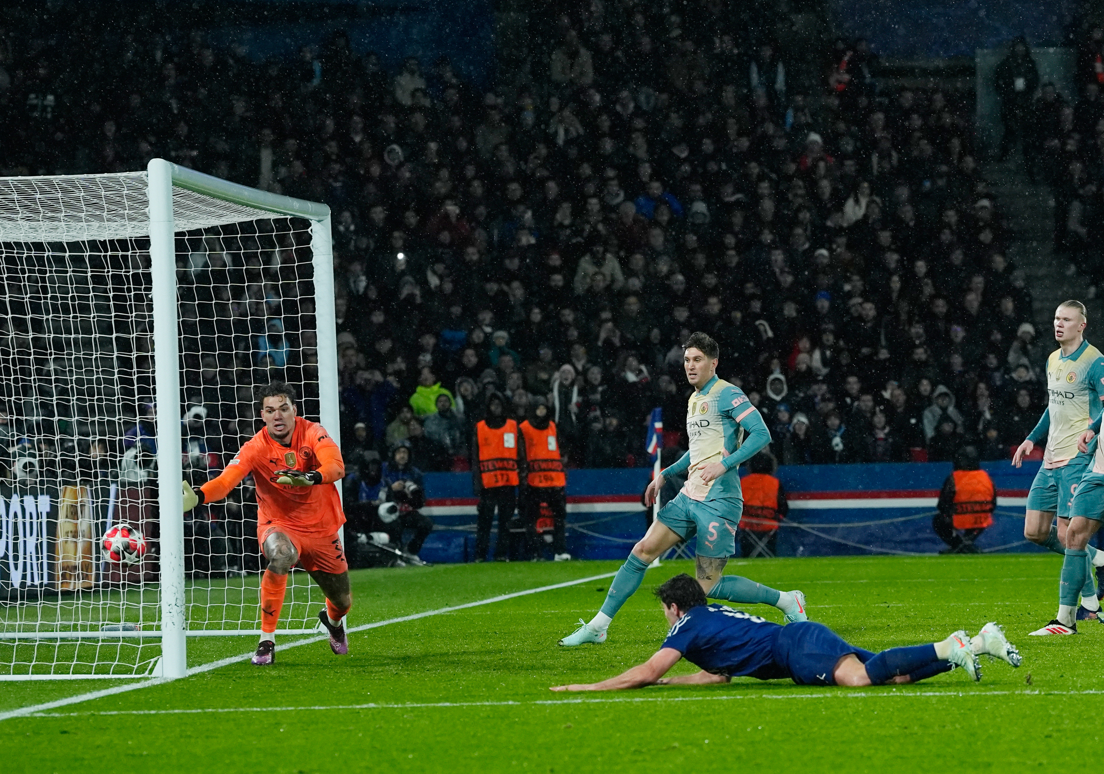 星空体育亚洲官网-欧锦赛擂台大战，胜者屹立不倒的简单介绍