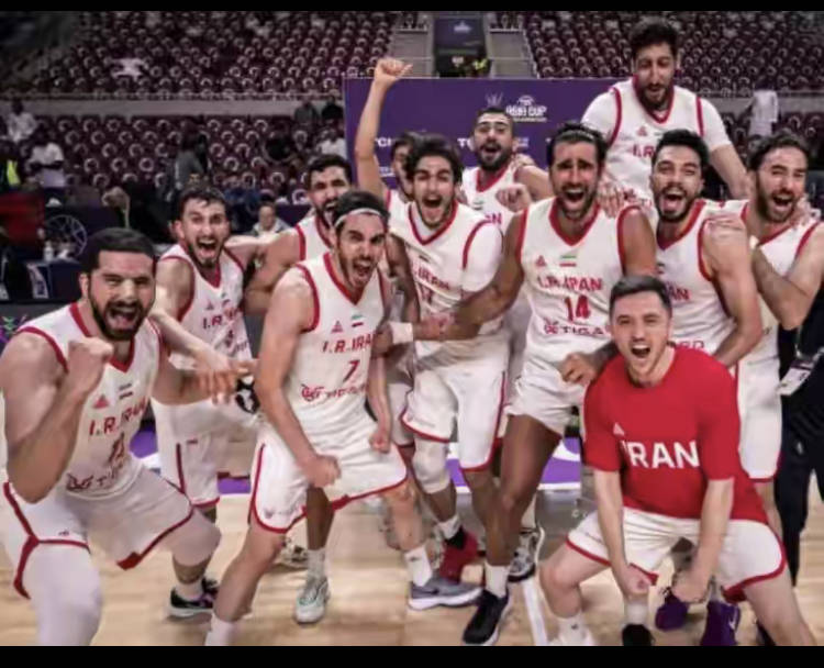 星空体育中国官网-南特队在胜利中展现团结与斗志