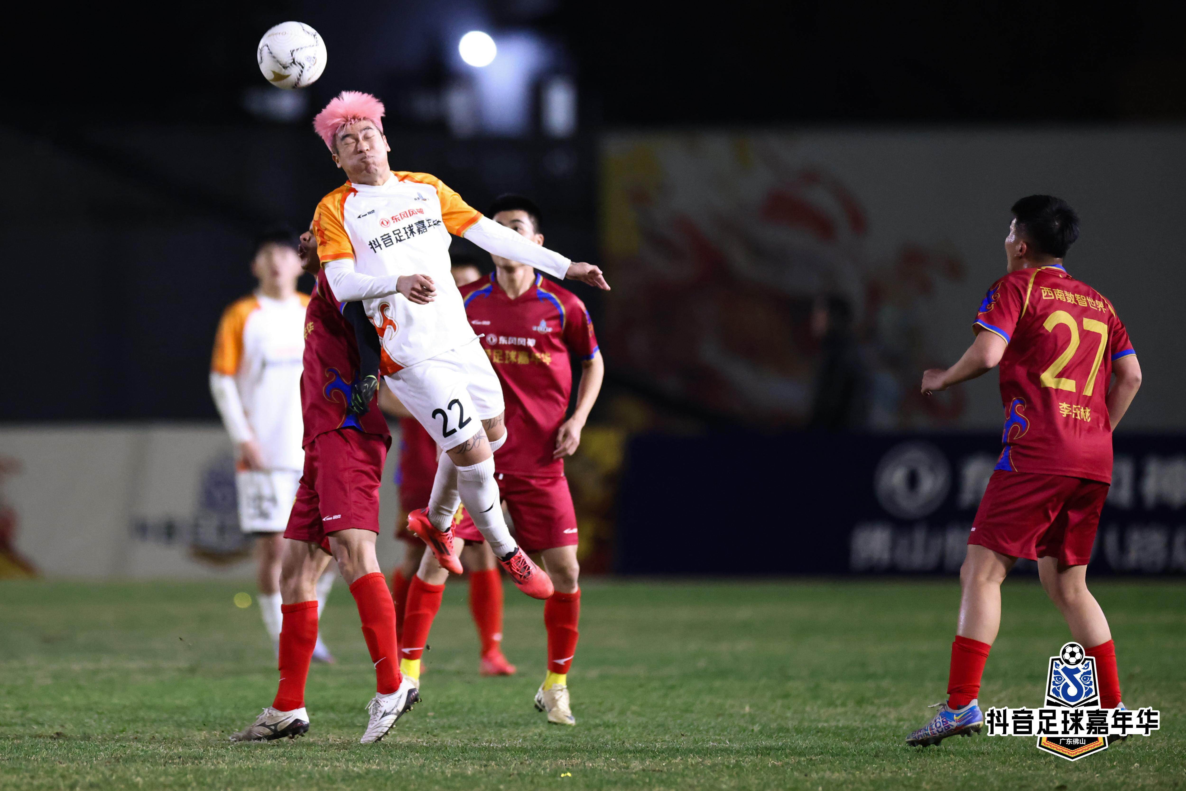 星空体育在线登录-足球联赛精彩纷呈，球场较量激发激情的简单介绍