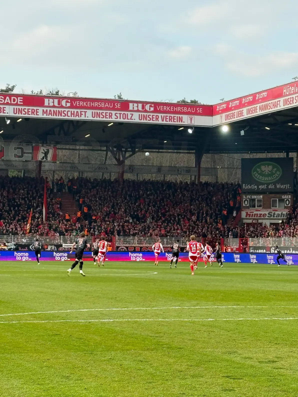 巴伐利亚德比结束后，拜仁球队启程备战下一场比赛