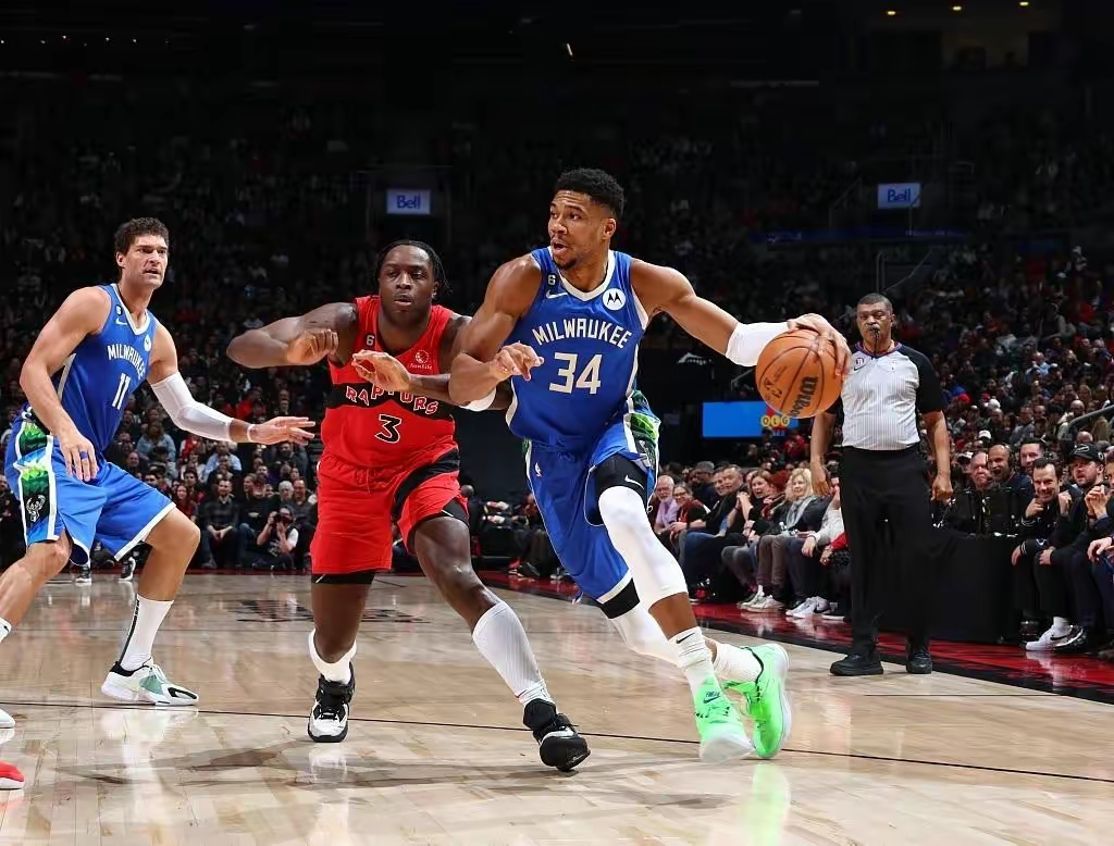 猛龙客场对阵雄鹿，力争胜利