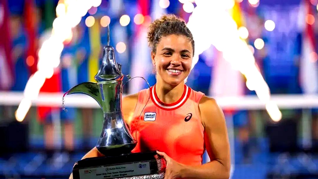 星空体育中国官网-加拿大女足球员获得最佳球员奖