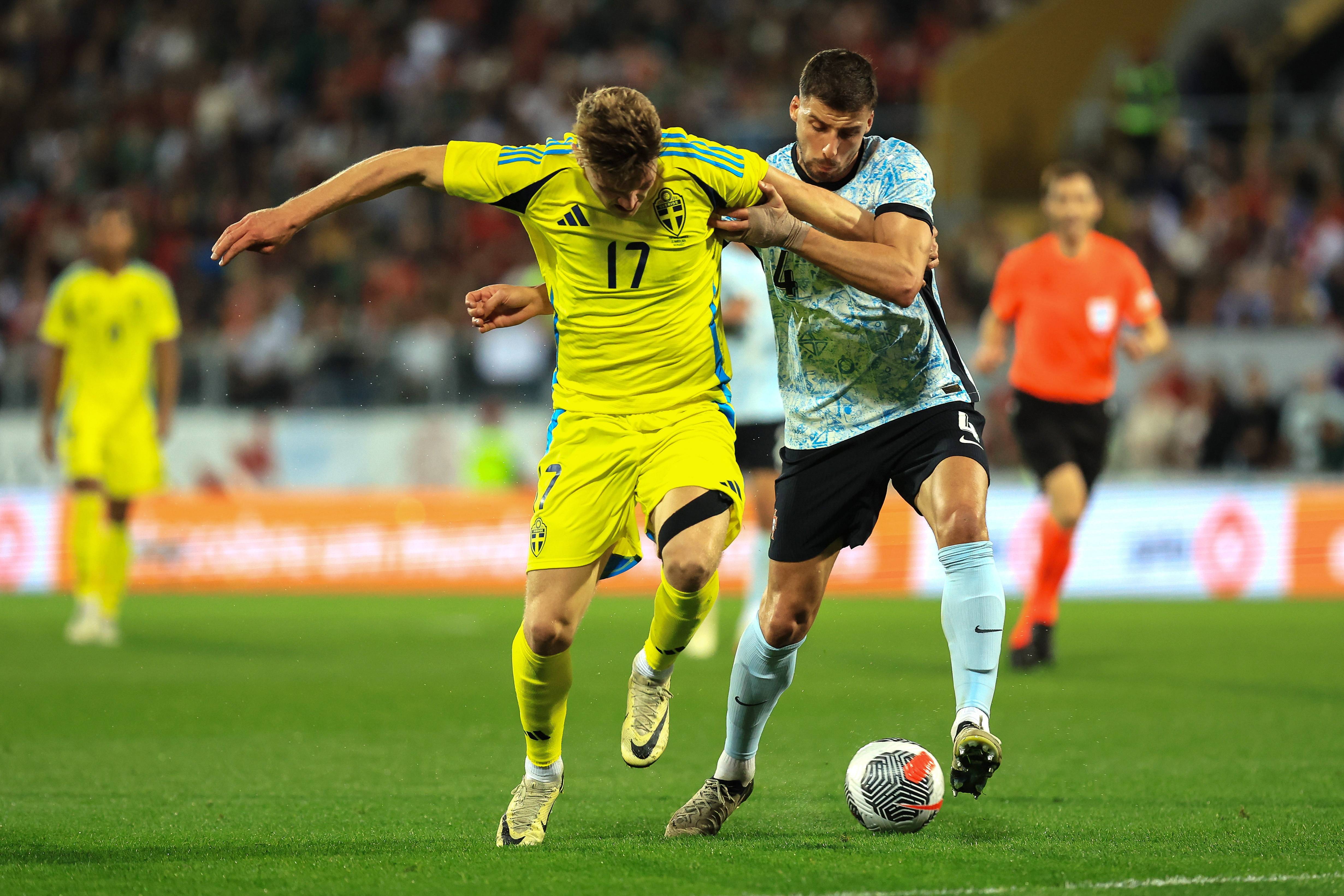 高水平足球对决拉开帷幕，实力展现的简单介绍