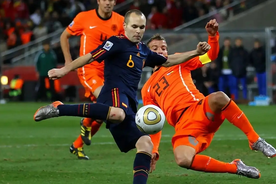 星空体育官方登录入口-强队弱队交锋，惊险胜负让人捏一把汗