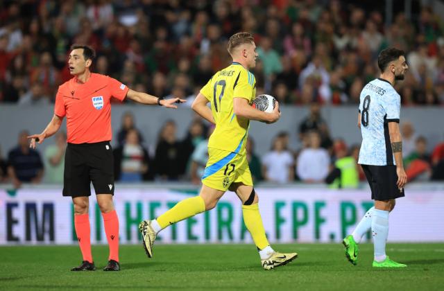 强队弱队交锋，惊险胜负让人捏一把汗