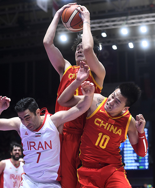 黄队在篮球比赛中取得了胜利