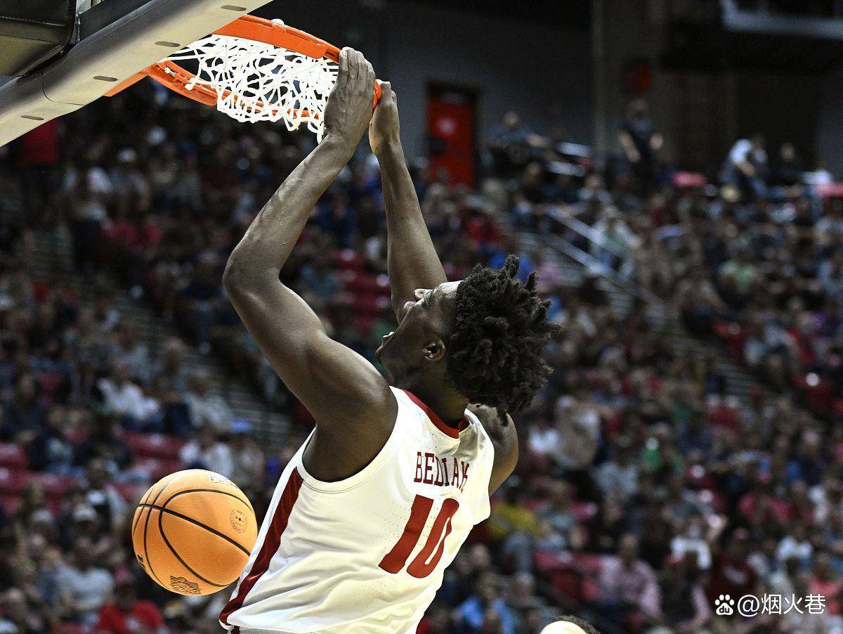 火箭苦战击败国王，哈登关键时刻致胜