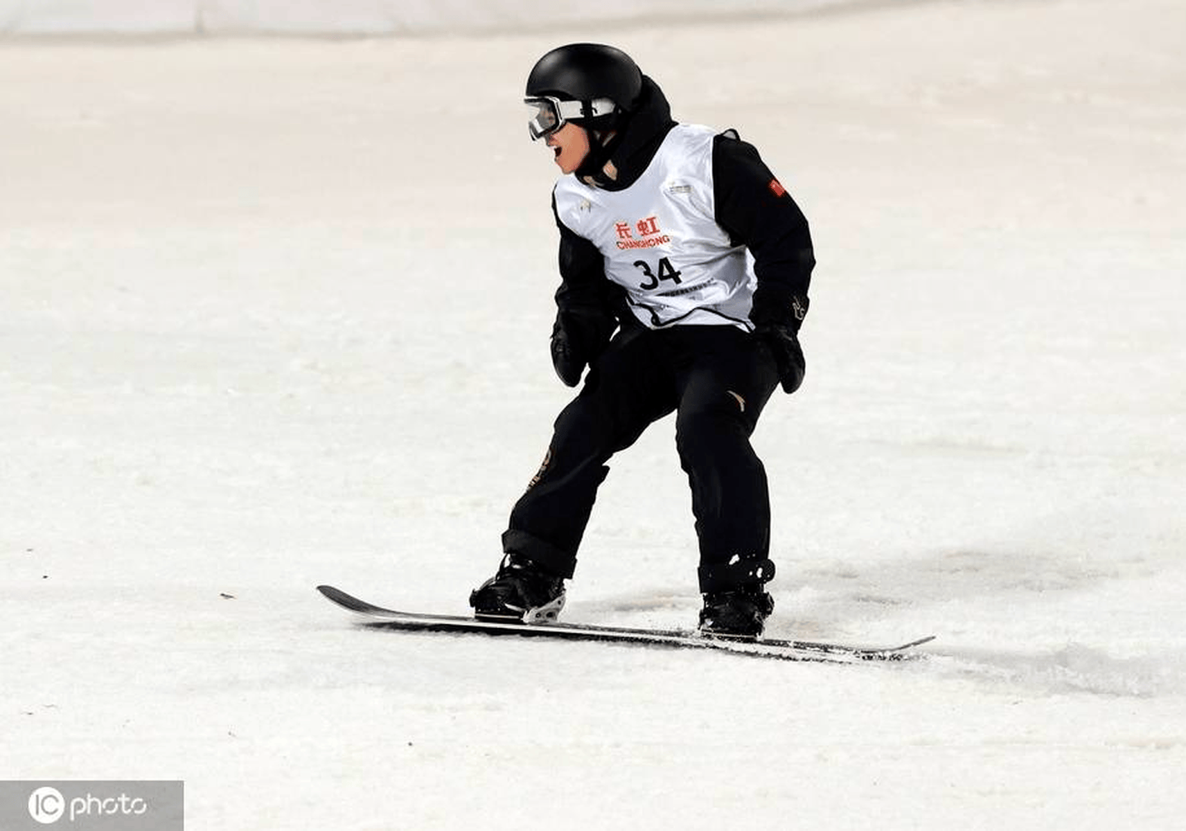 奥地利滑雪选手百折不挠，登上领奖台的简单介绍