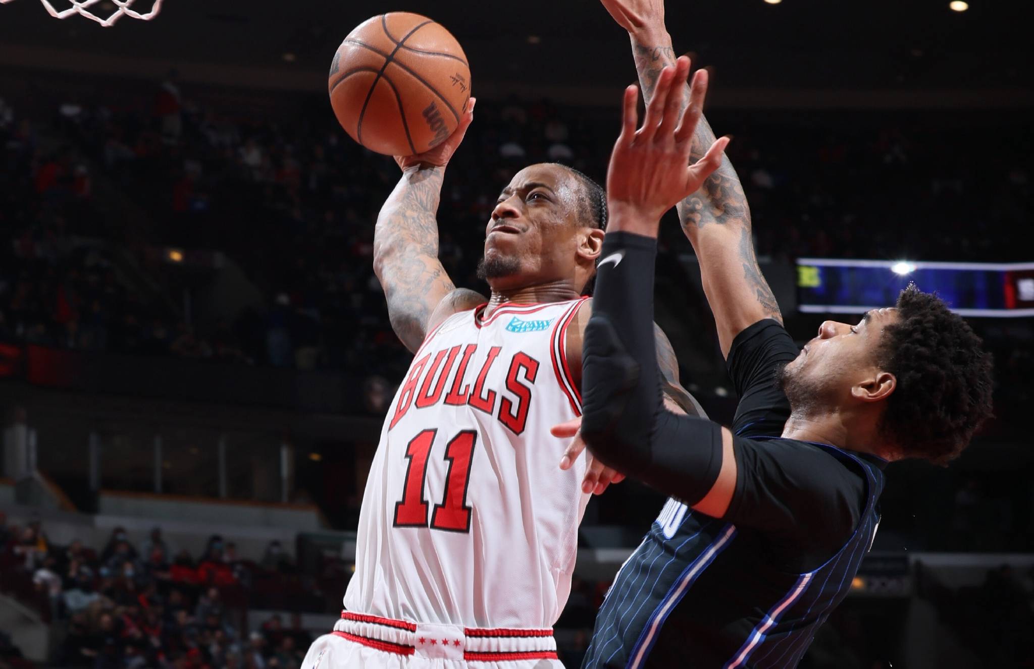 星空体育地址-马刺不敌掘金，德罗赞低迷发挥