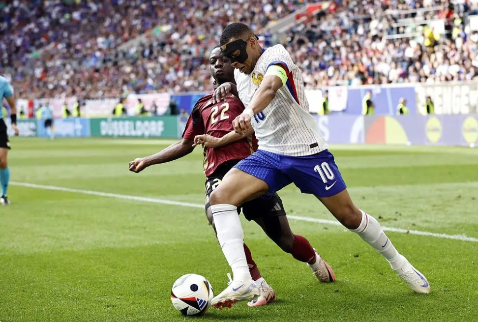 包含比利时队凭借绝杀，成功晋级淘汰赛的词条