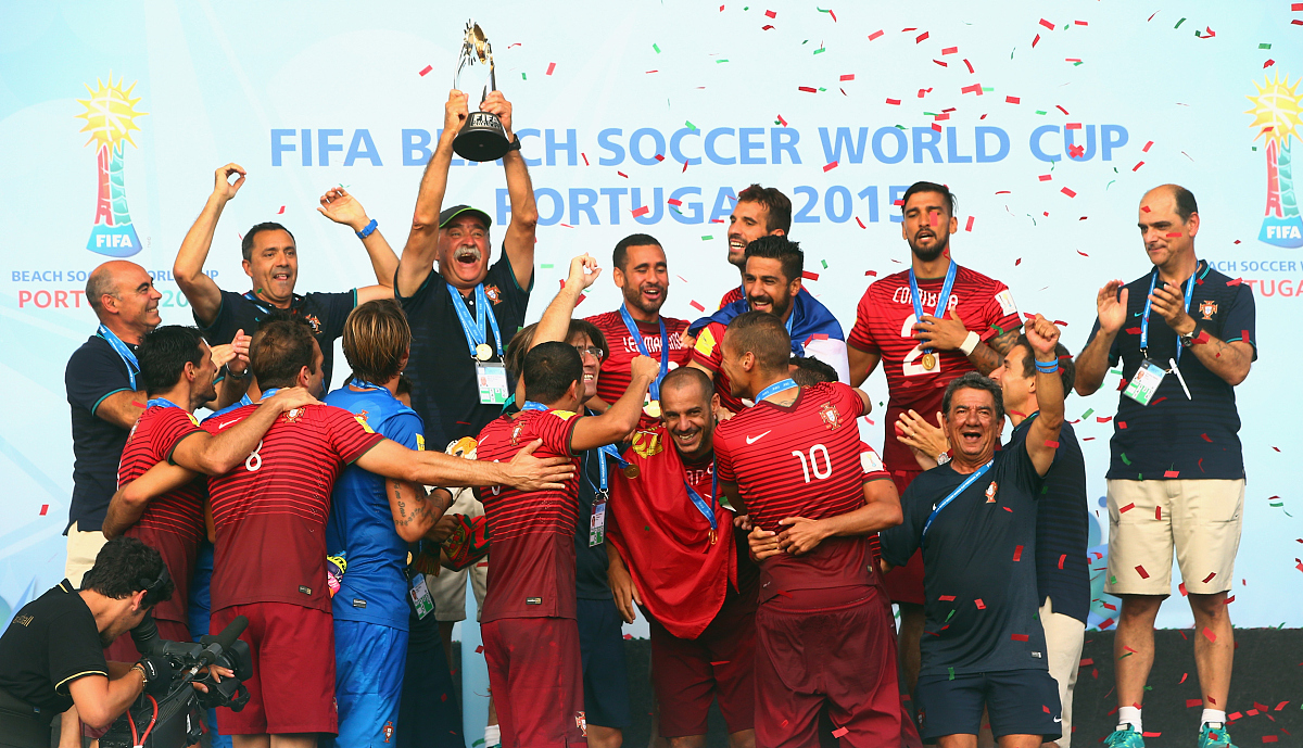 AC米兰中场大将倾力而战，为球队争取胜利贡献一力