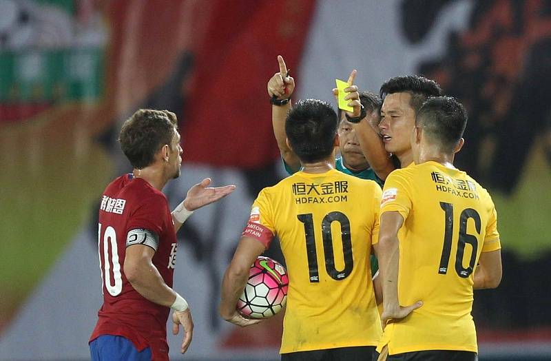 星空体育登录-河南建业vs上海上港：胜负难预料，悬念重重