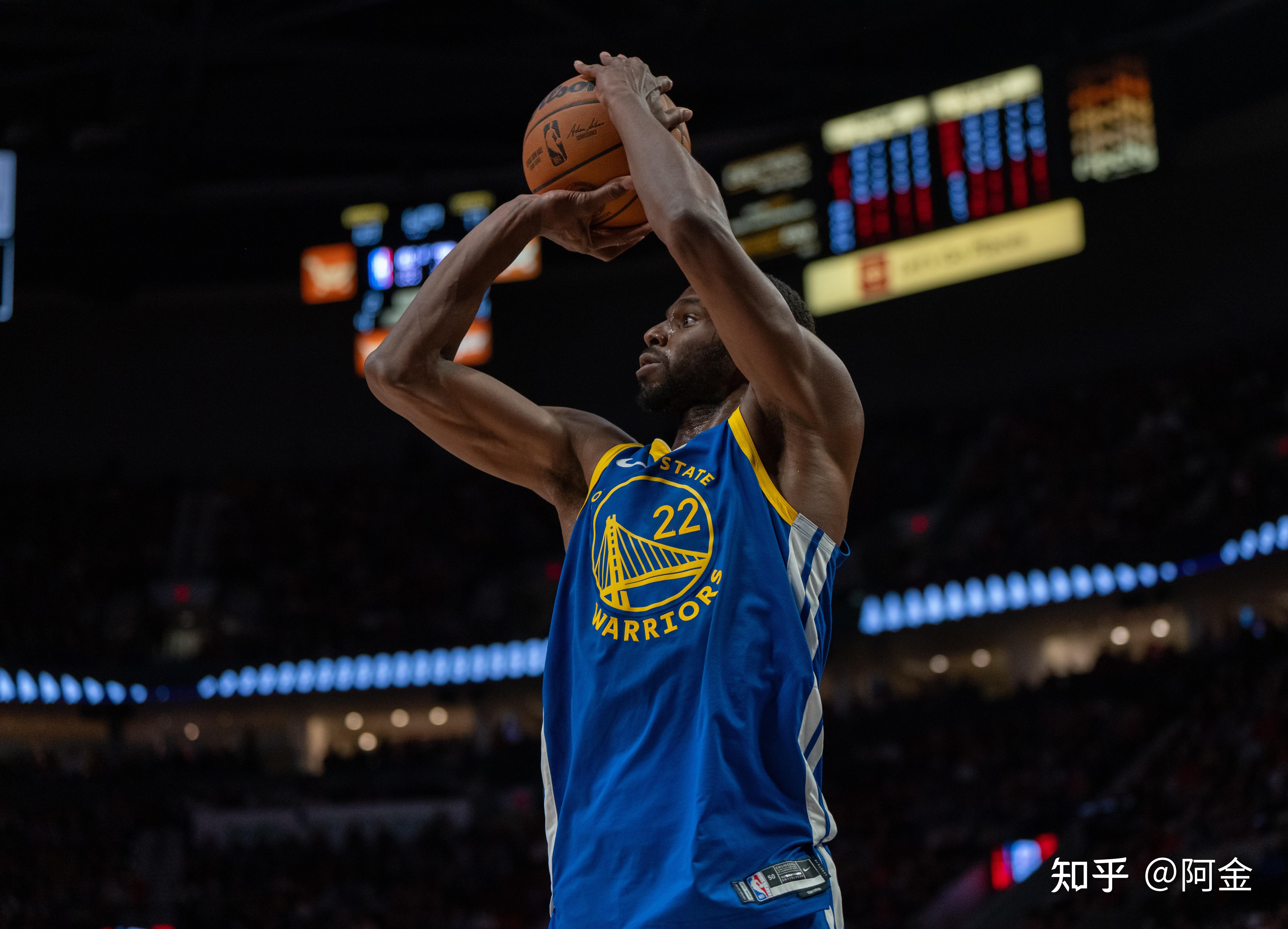 勇士主场大胜开拓者,取得领先地位 勇士主场大胜开拓者,取得领先地位