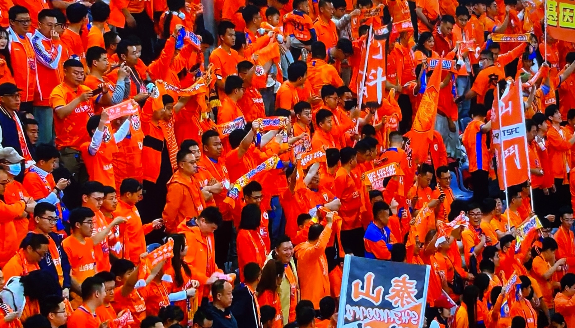 关于山东队实力出众，轻松赢得比赛的信息