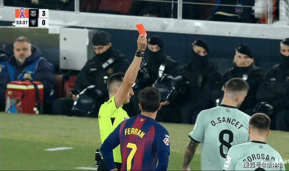 星空体育活动-巴塞罗那惨败止步，无缘欧冠强