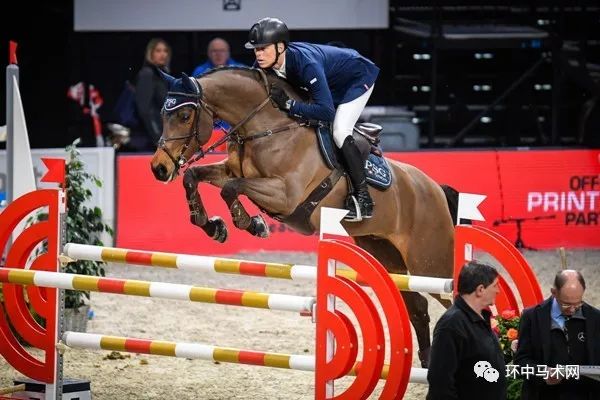 韩国射击选手刷新记录,登顶领奖台 韩国射击选手刷新记录,登顶领奖台